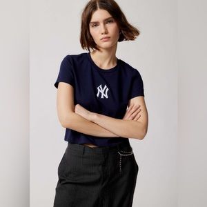 ✨SOLD OUT✨ UO URBAN PRO STANDARD YANKEES CROP TOP BABY TEE IN SIZE MEDIUM